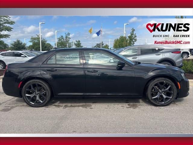Photo of 2022 Gloss Black Chrysler 300