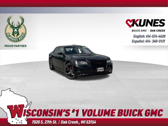 Photo of 2022 Gloss Black Chrysler 300
