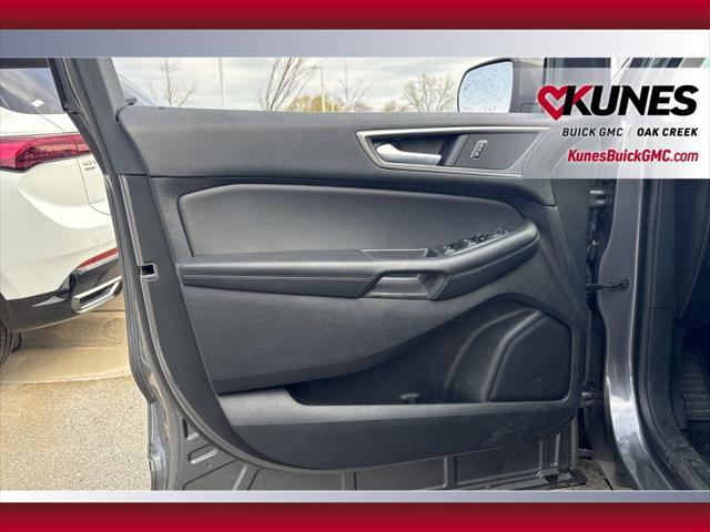 Photo of 2024 Gray Metallic Ford Edge