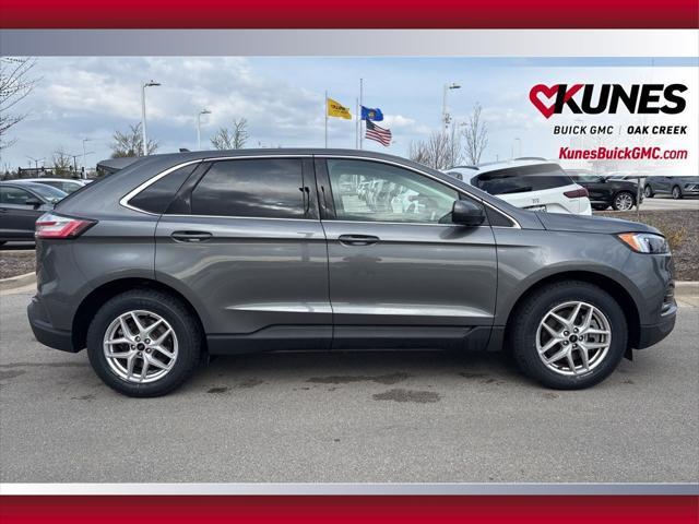 Photo of 2024 Gray Metallic Ford Edge