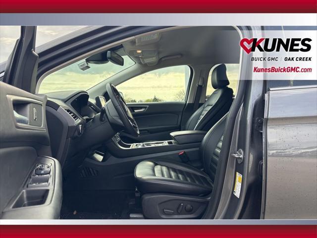 Photo of 2024 Gray Metallic Ford Edge