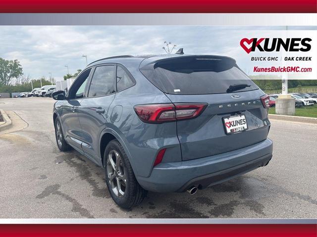 Photo of 2023 Vapor Blue Ford Escape