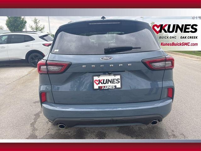 Photo of 2023 Vapor Blue Ford Escape