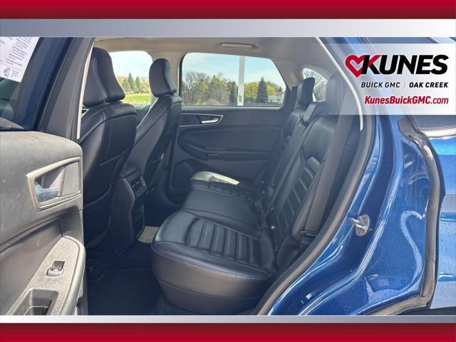 Photo of 2023 Blue Metallic Ford Edge