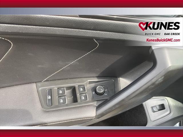 Photo of 2024 Platinum Gray Metallic Volkswagen Tiguan