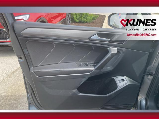 Photo of 2024 Platinum Gray Metallic Volkswagen Tiguan