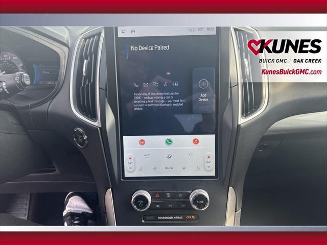 Photo of 2023 Silver Metallic Ford Edge