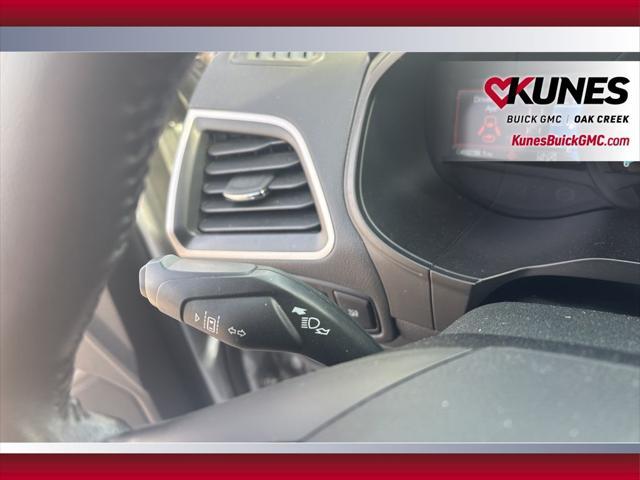 Photo of 2023 Silver Metallic Ford Edge