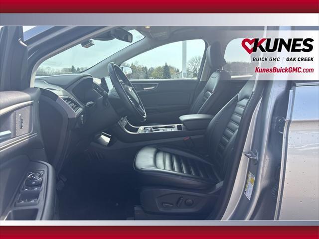 Photo of 2023 Silver Metallic Ford Edge