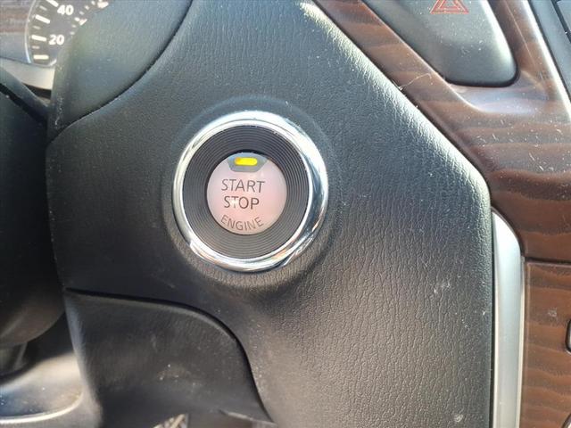 Photo of 2017 Magnetic Black Metallic Nissan Pathfinder