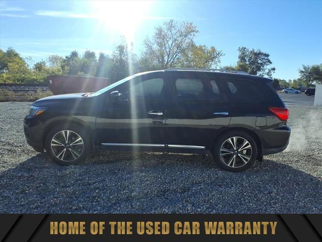 Photo of 2017 Magnetic Black Metallic Nissan Pathfinder