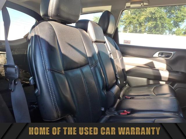 Photo of 2017 Magnetic Black Metallic Nissan Pathfinder