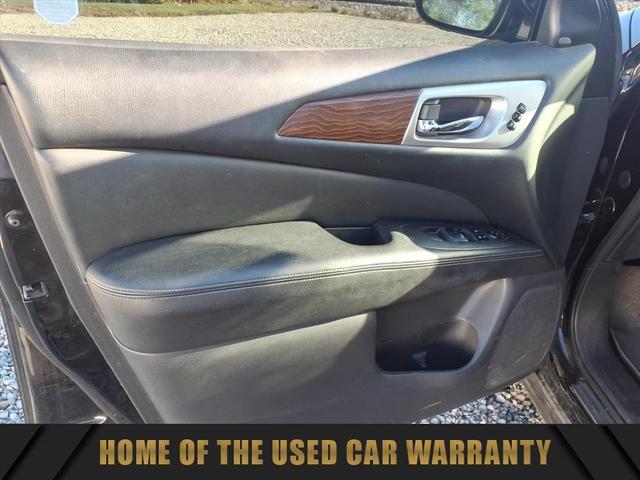 Photo of 2017 Magnetic Black Metallic Nissan Pathfinder