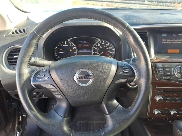 Photo of 2017 Magnetic Black Metallic Nissan Pathfinder