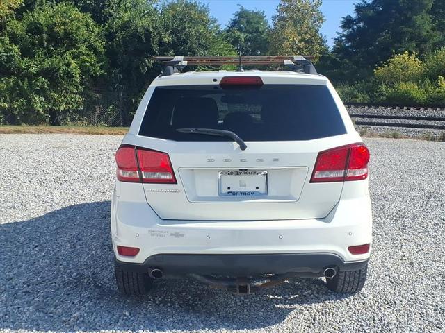 Photo of 2014 White Dodge Journey