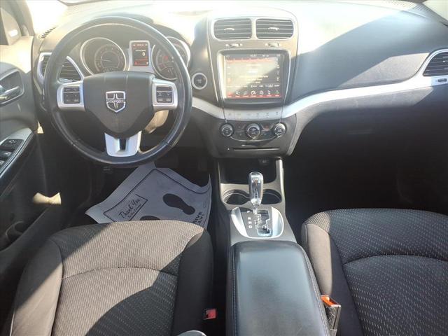 Photo of 2014 White Dodge Journey
