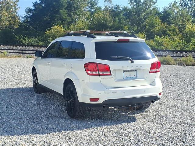 Photo of 2014 White Dodge Journey