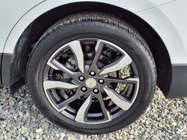 Photo of 2022 Summit White Chevrolet Equinox