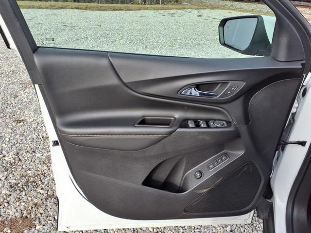Photo of 2022 Summit White Chevrolet Equinox