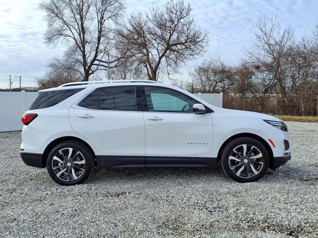 Photo of 2022 Summit White Chevrolet Equinox