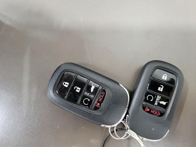 Photo of 2024 Gray Honda CR-V Hybrid