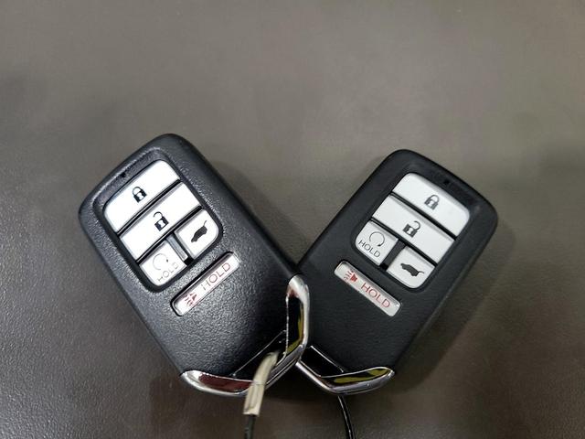 Photo of 2022 White Honda CR-V