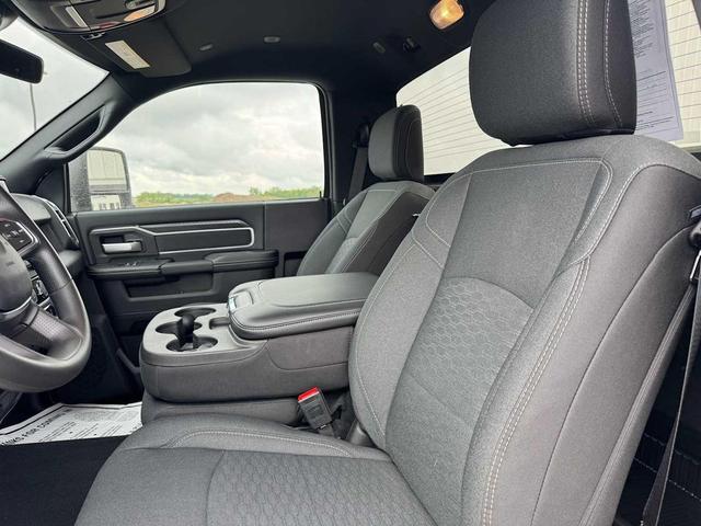 Photo of 2025 Granite Crystal Metallic Clearcoat RAM 2500