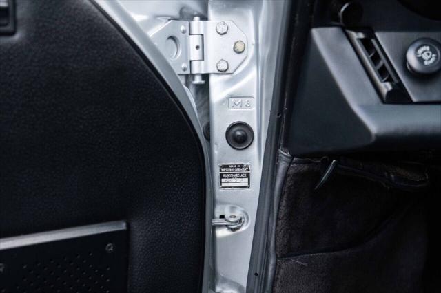 Photo of 1975 Silver Metallic Porsche 911