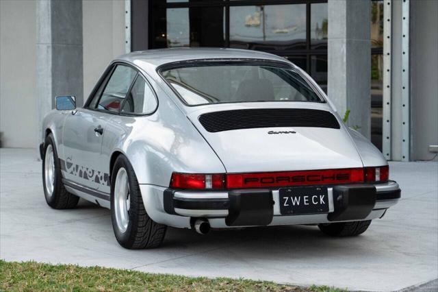Photo of 1975 Silver Metallic Porsche 911