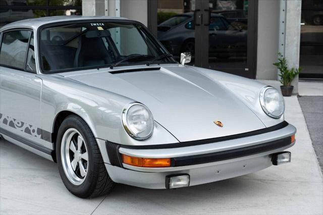 Photo of 1975 Silver Metallic Porsche 911