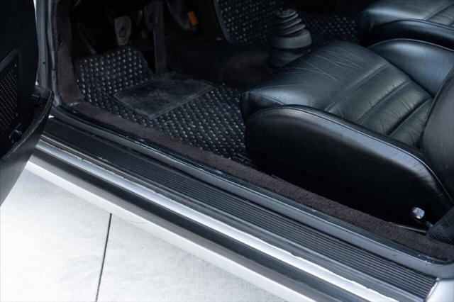 Photo of 1975 Silver Metallic Porsche 911