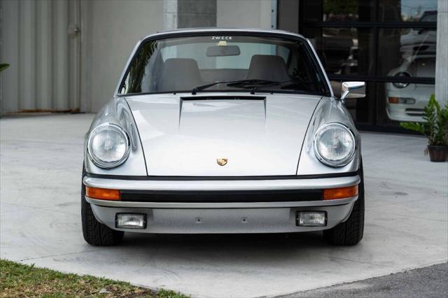 Photo of 1975 Silver Metallic Porsche 911