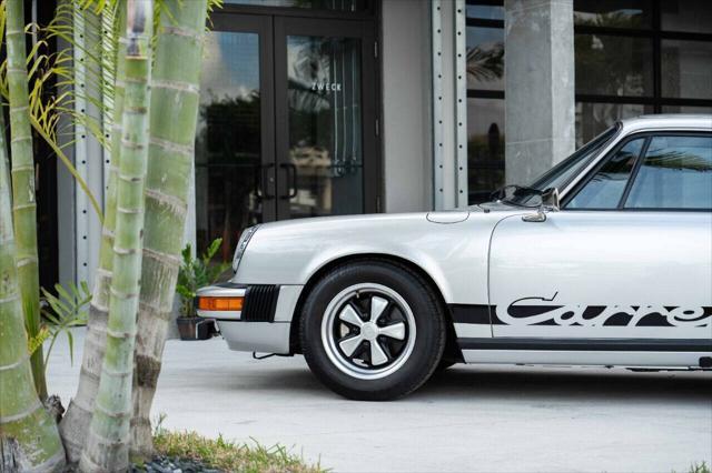 Photo of 1975 Silver Metallic Porsche 911