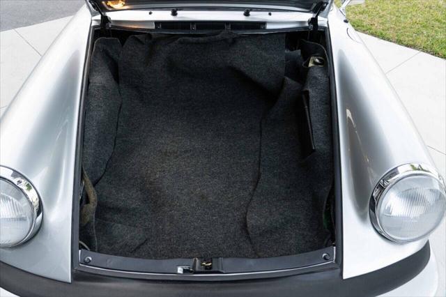 Photo of 1975 Silver Metallic Porsche 911