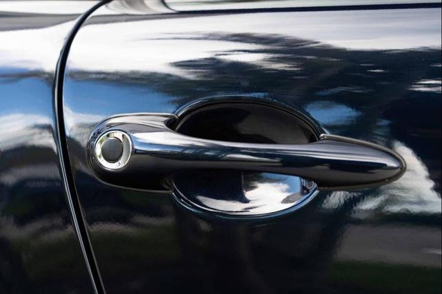 Photo of 1996 Midnight Blue Metallic Porsche 911