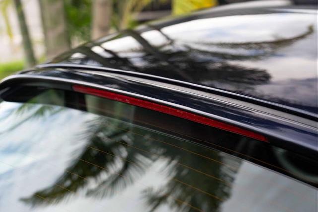 Photo of 1996 Midnight Blue Metallic Porsche 911