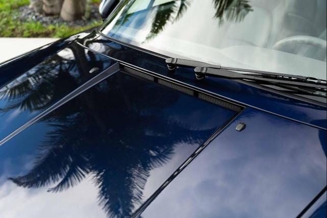 Photo of 1996 Midnight Blue Metallic Porsche 911