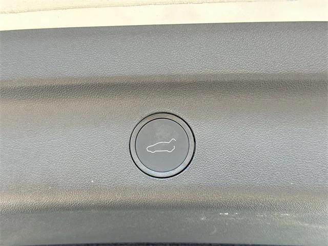 Photo of 2022 Pearl White Multi-Coat Tesla Model Y