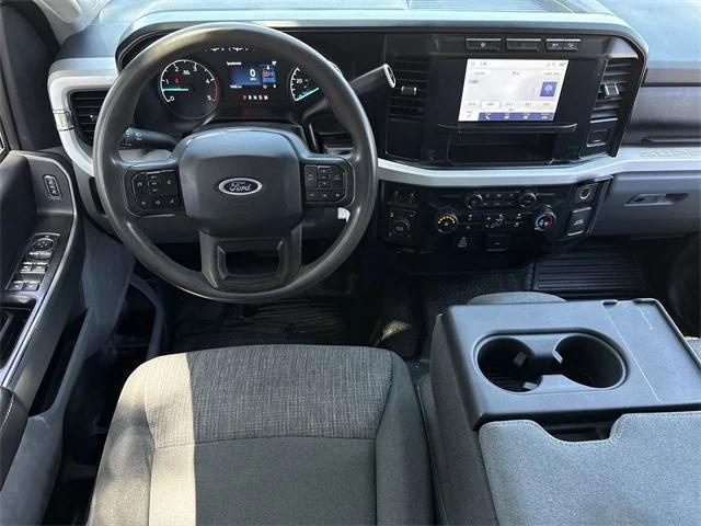 Photo of 2024 Oxford White Ford F-250