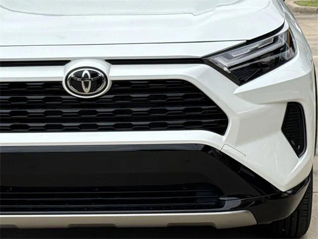 Photo of 2025 White Toyota RAV4 Hybrid