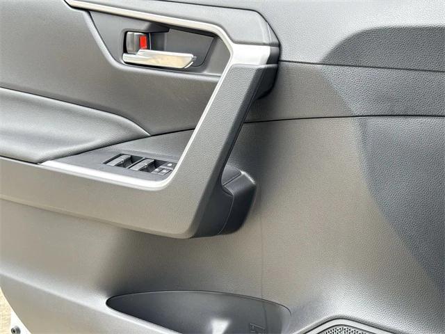 Photo of 2025 White Toyota RAV4 Hybrid