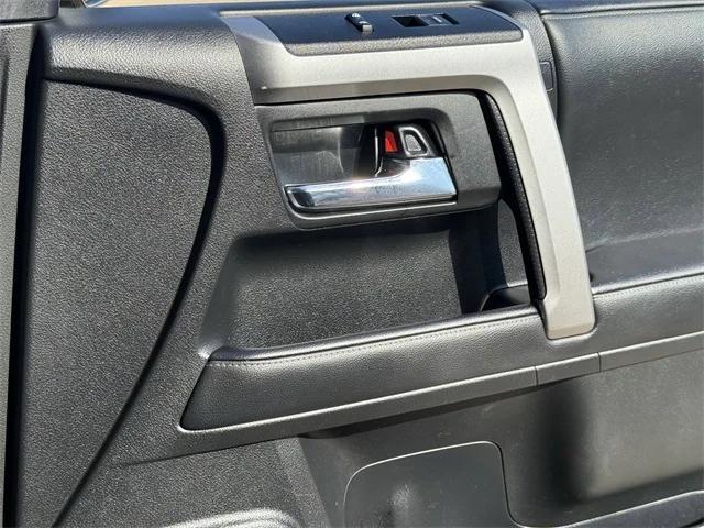 Photo of 2020 Midnight Black Metallic Toyota 4Runner