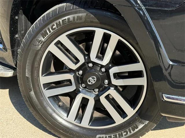 Photo of 2020 Midnight Black Metallic Toyota 4Runner