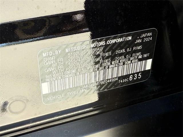 Photo of 2024 White Diamond/Black Roof Mitsubishi Outlander