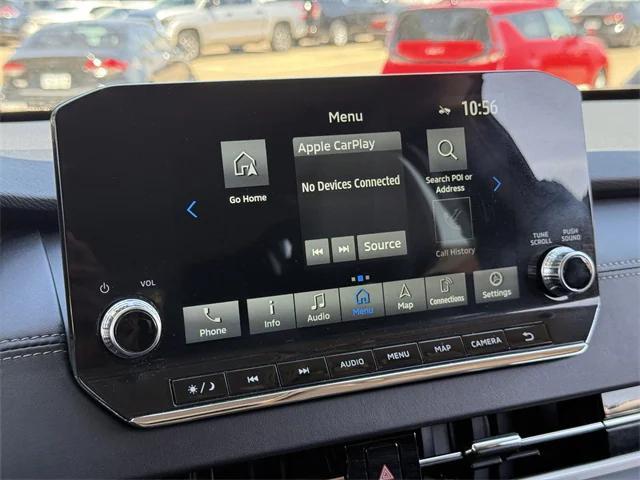 Photo of 2024 White Diamond/Black Roof Mitsubishi Outlander