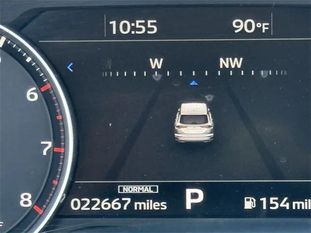 Photo of 2024 White Diamond/Black Roof Mitsubishi Outlander