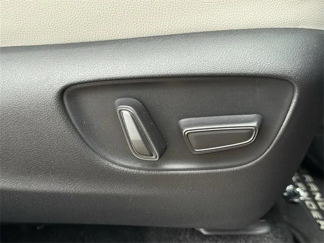 Photo of 2025 Ruby Flare Pearl Toyota Grand Highlander