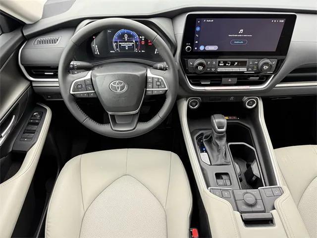 Photo of 2025 Ruby Flare Pearl Toyota Grand Highlander