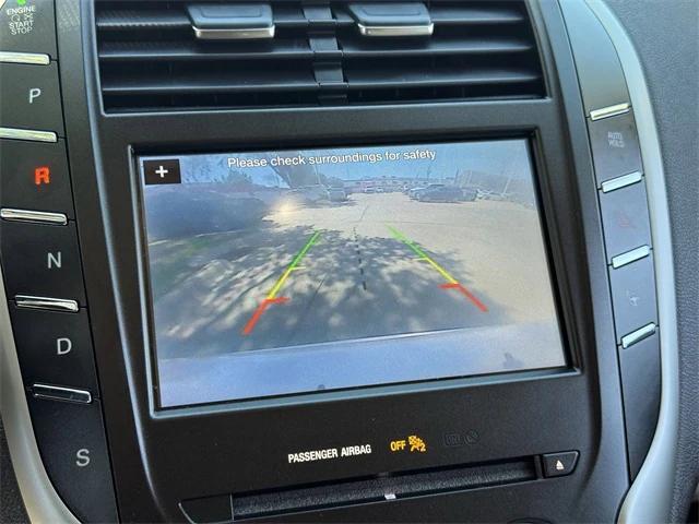 Photo of 2019 White Platinum Lincoln MKC