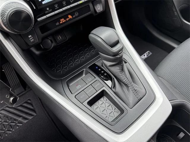 Photo of 2025 Ice Cap Toyota RAV4